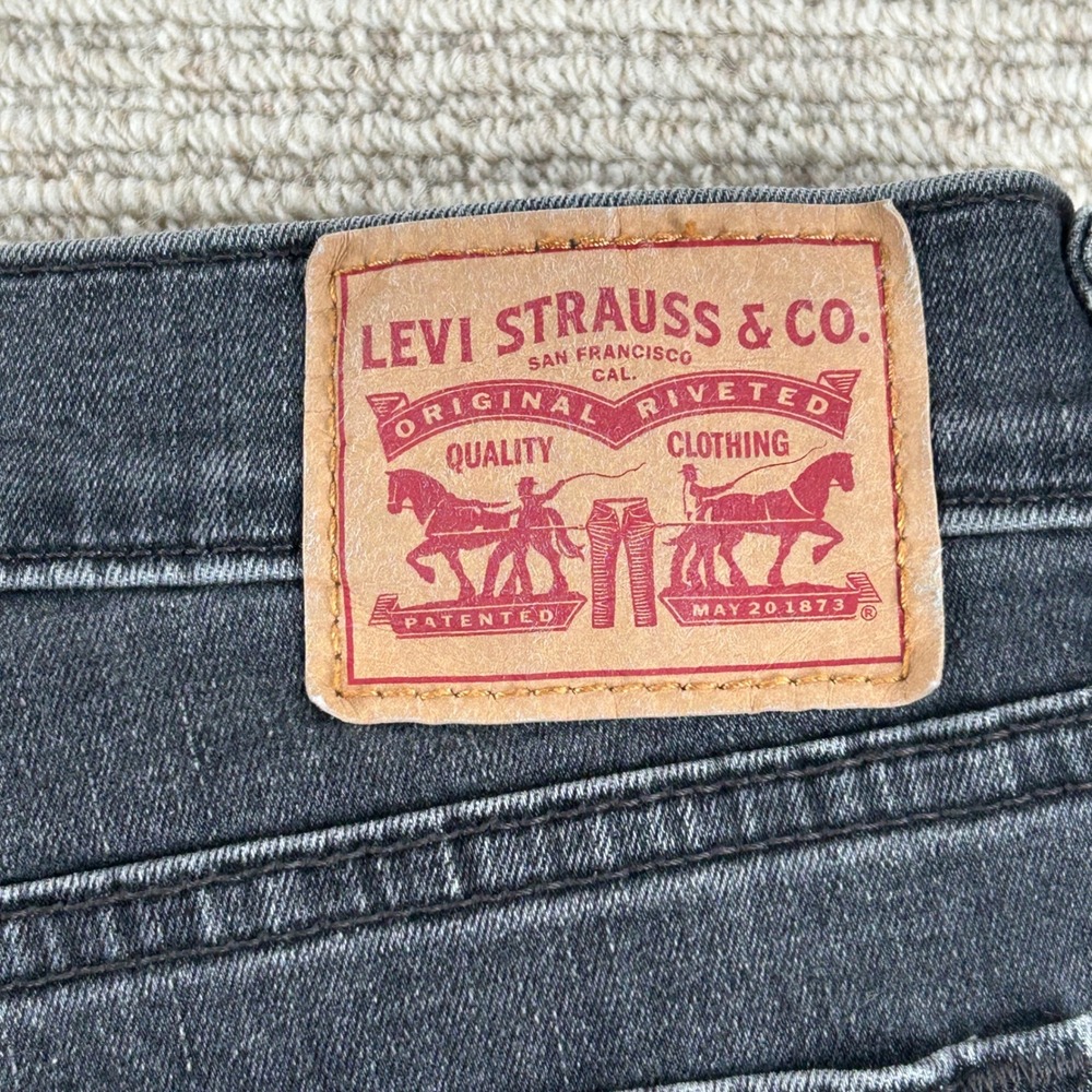 Levi's Mid Rise Boyfriend Jeans Womens 31 (Actual 34) Black Faded Denim 19887 - Picture 2 of 14